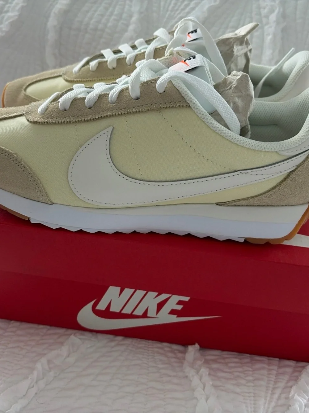 New Women’s Nike Pacific Muslin/sail white